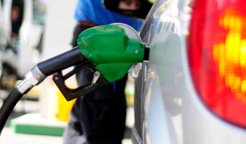 Descuentos de hasta $200 por litro de bencina: Revisa las rebajas disponibles en octubre